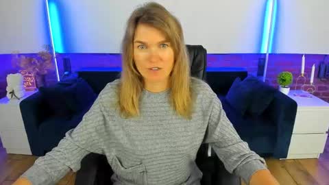 Snapshot of annabel_xxx chatting on September 18, 6:32 pm Annabel online show from September 18, 6:32 pm