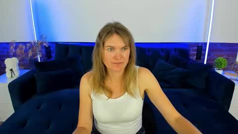 Snapshot of annabel_xxx chatting on October 2, 6:37 pm Annabel online show from October 2, 6:37 pm