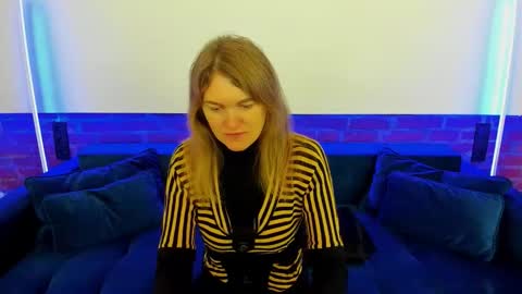 Snapshot of annabel_xxx chatting on November 8, 6:35 am Annabel online show from November 8, 6:35 am