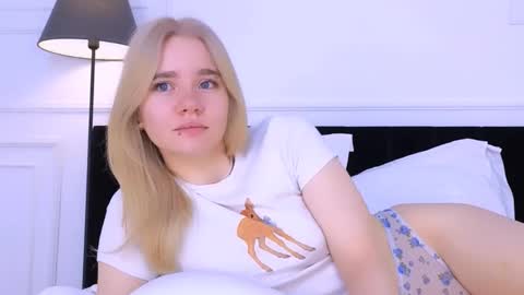 AnnaBelle online show from October 14, 2:23 am