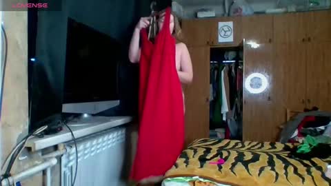 Snapshot of annaxlovers chatting on December 16, 1:00 pm AnnaXLovers online show from December 16, 1:00 pm