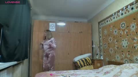 Snapshot of annaxlovers chatting on October 12, 1:32 pm AnnaXLovers online show from October 12, 1:32 pm