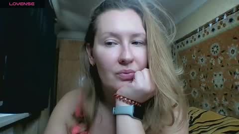 Snapshot of annaxlovers chatting on October 27, 10:19 am AnnaXLovers online show from October 27, 10:19 am