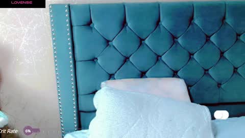 Snapshot of anne_julienne chatting on January 14, 3:01 am online show from January 14, 3:01 am