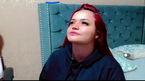 Snapshot of anne_julienne chatting on January 25, 11:43 pm online show from January 25, 11:43 pm