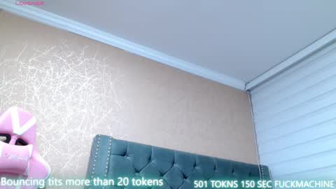 Snapshot of anne_julienne chatting on March 9, 11:03 pm online show from March 9, 11:03 pm