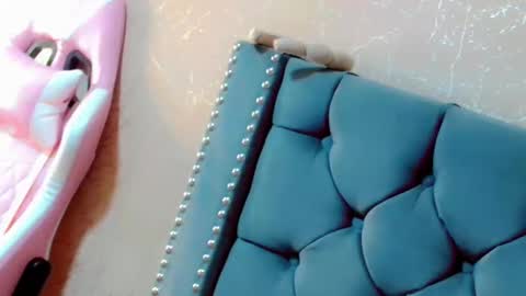 Snapshot of anne_julienne chatting on October 2, 1:12 am online show from October 2, 1:12 am