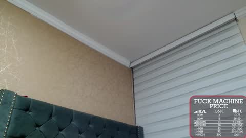 Snapshot of anne_julienne chatting on October 29, 1:19 am online show from October 29, 1:19 am