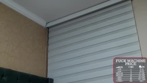 Snapshot of anne_julienne chatting on November 10, 12:53 am online show from November 10, 12:53 am