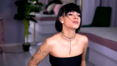 Snapshot of annefaris chatting on December 16, 4:39 am Anne online show from December 16, 4:39 am