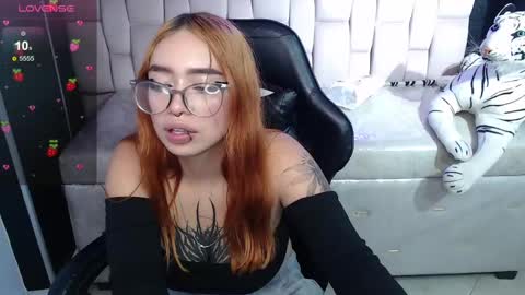 Snapshot of anni_acker_b chatting on February 12, 7:24 pm Anni acker b online show from February 12, 7:24 pm