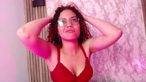 annie_chers online show from November 18, 4:17 am