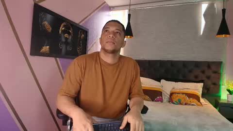 Annie lii online show from November 30, 1:04 pm