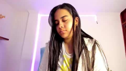 Snapshot of annie_sweet6 chatting on November 13, 1:21 pm Annie online show from November 13, 1:21 pm