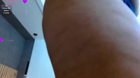 Annie Volker online show from October 22, 3:51 am