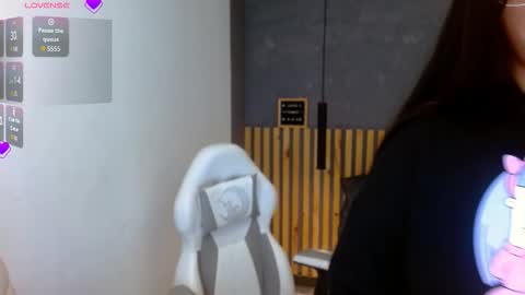 Annie Volker online show from November 17, 3:34 am