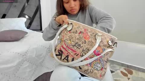 Snapshot of annieandstefan chatting on December 3, 12:38 pm Annie and Stefan online show from December 3, 12:38 pm