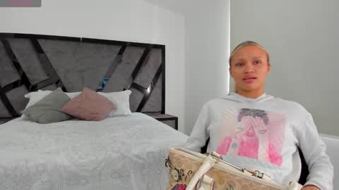 Snapshot of annieandstefan chatting on January 22, 12:49 pm Annie and Stefan online show from January 22, 12:49 pm