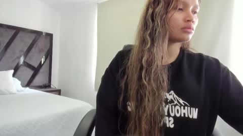 Snapshot of annieandstefan chatting on October 20, 1:33 pm Annie and Stefan online show from October 20, 1:33 pm