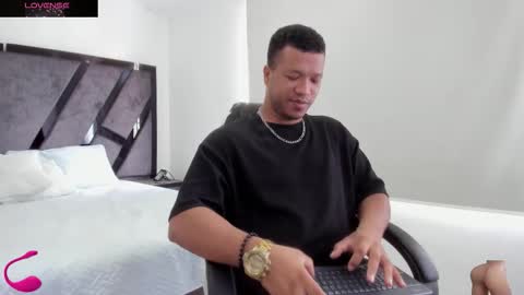 Snapshot of annieandstefan chatting on November 25, 2:50 pm Annie and Stefan online show from November 25, 2:50 pm