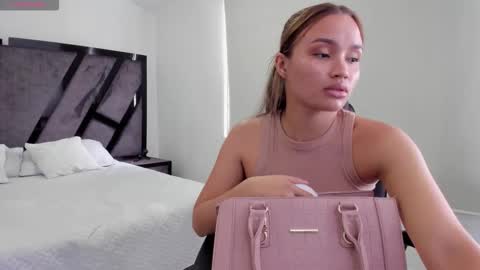 Snapshot of annieandstefan chatting on December 15, 2:21 pm Annie and Stefan online show from December 15, 2:21 pm