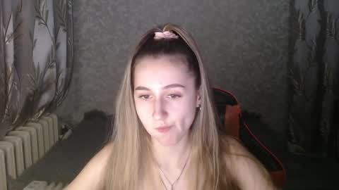 Snapshot of annieee_smith chatting on December 14, 2:55 pm annieee_smith online show from December 14, 2:55 pm