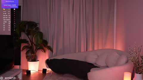 Snapshot of anniehillofficial_ chatting on January 25, 11:11 pm anniehillofficial_ online show from January 25, 11:11 pm