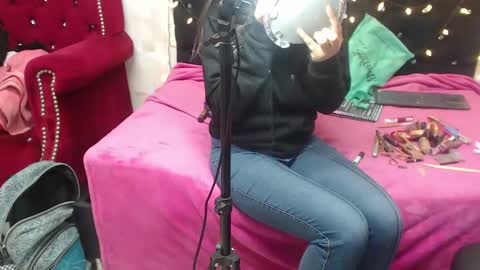 Annie online show from September 16, 2:18 pm