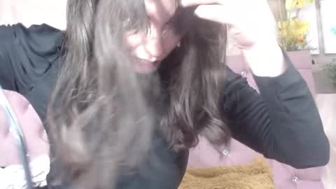 Annie online show from October 11, 4:16 pm