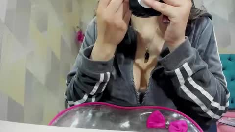 Annie online show from November 10, 4:17 pm