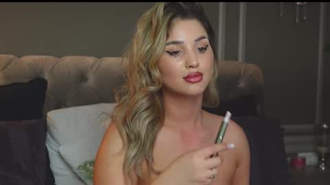 AnnieStyles online show from February 24, 11:10 am