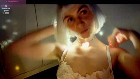 Snapshot of annietinky chatting on October 24, 4:20 am annietinky online show from October 24, 4:20 am