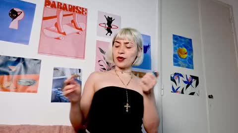 Snapshot of annietinky chatting on November 4, 2:32 am annietinky online show from November 4, 2:32 am