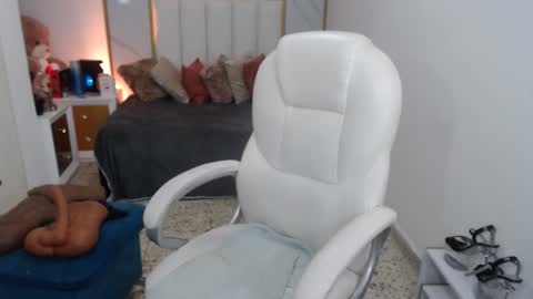 anna online show from February 25, 11:33 pm