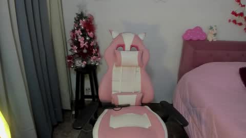 Snapshot of annubis_lia chatting on December 21, 5:25 am SOFIA INDEPENDENT MODEL online show from December 21, 5:25 am