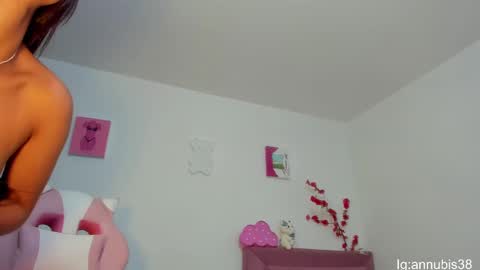 Snapshot of annubis_lia chatting on January 7, 6:05 am SOFIA INDEPENDENT MODEL online show from January 7, 6:05 am