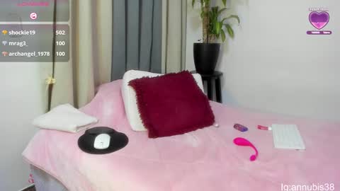 Snapshot of annubis_lia chatting on February 9, 6:11 am SOFIA INDEPENDENT MODEL online show from February 9, 6:11 am