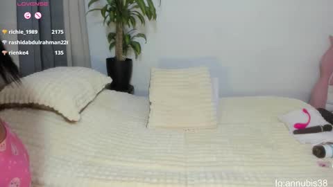 Snapshot of annubis_lia chatting on March 3, 7:10 am SOFIA INDEPENDENT MODEL online show from March 3, 7:10 am