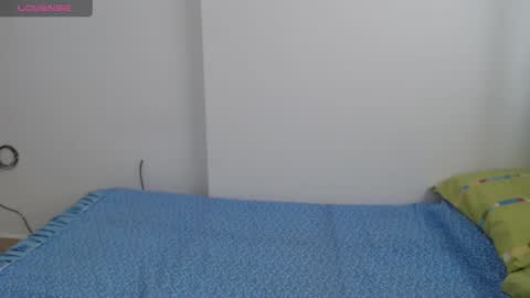 Snapshot of anny_riveraa chatting on December 6, 3:33 pm Anny online show from December 6, 3:33 pm