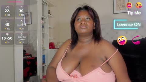 Snapshot of annybigassxxx chatting on October 6, 6:27 pm Melani online show from October 6, 6:27 pm