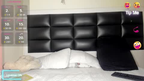 Snapshot of annybigassxxx chatting on November 27, 11:51 pm Melani online show from November 27, 11:51 pm