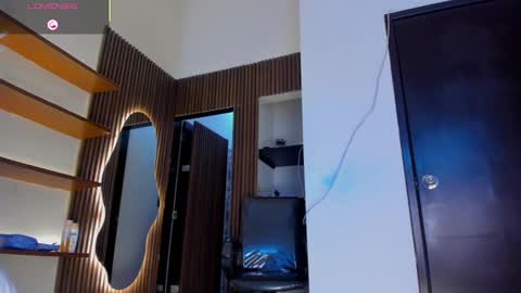 A N N Y E  online show from November 5, 1:44 pm