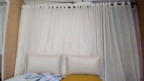 annyeli_bigtits online show from September 11, 1:39 am