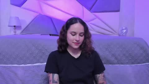 Snapshot of annythomsonn chatting on December 2, 2:53 am AnnyT online show from December 2, 2:53 am