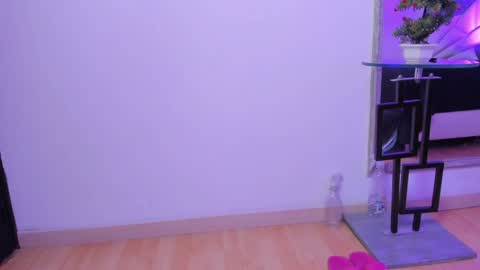 Snapshot of annythomsonn chatting on December 12, 2:59 am AnnyT online show from December 12, 2:59 am