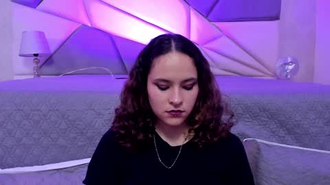 Snapshot of annythomsonn chatting on February 8, 1:32 am AnnyT online show from February 8, 1:32 am