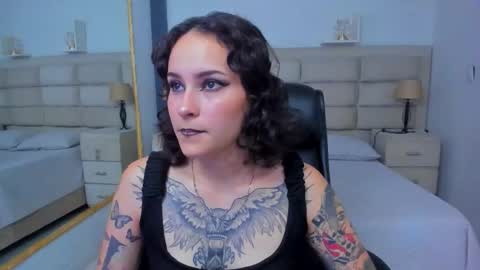 Snapshot of annythomsonn chatting on October 13, 8:53 pm AnnyT online show from October 13, 8:53 pm