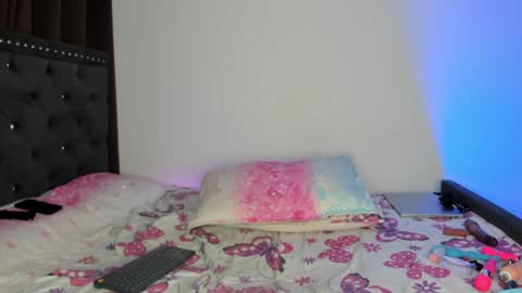 help me reach 100 likes babe online show from December 11, 11:43 pm