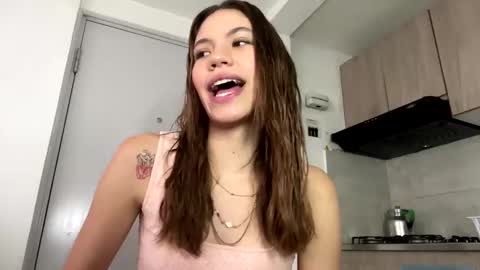 Snapshot of antonellarossii_ chatting on December 10, 1:00 pm Antonella online show from December 10, 1:00 pm