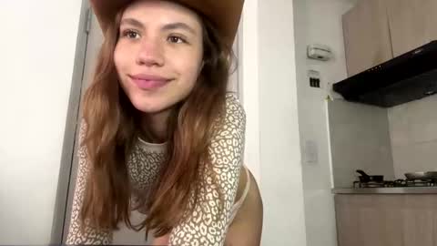 Snapshot of antonellarossii_ chatting on December 12, 5:15 pm Antonella online show from December 12, 5:15 pm